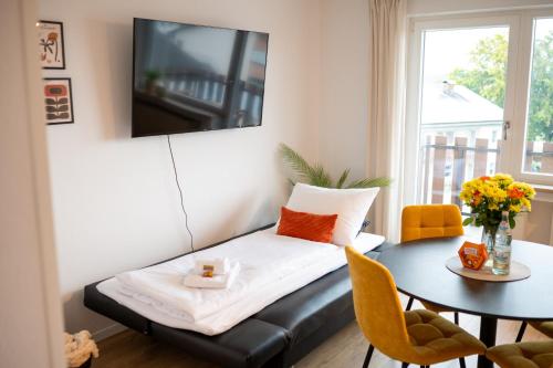 Platz fur 8 Pers - C4S Come4Stay Monteure "InnArt" Boxspringbett Einzelbett Toging am Inn, Parkplatz in Erharting
