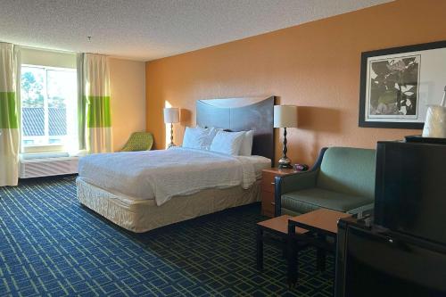 Country Inn & Suites by Radisson Fayetteville I-95 NC - image 11
