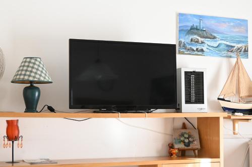 One-Bedroom Apartment image 4