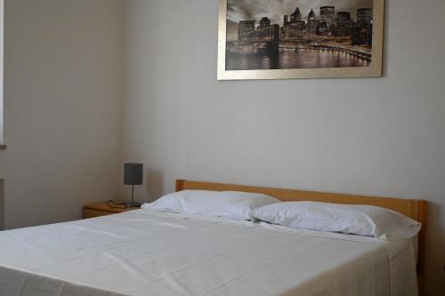 One-Bedroom Apartment image 1