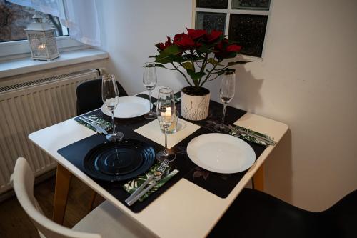 Apartament dwupoziomowy z kominkiem