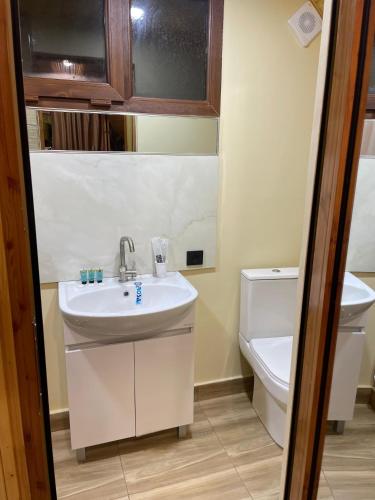 Kamar Mandi, SkyView in Hermon