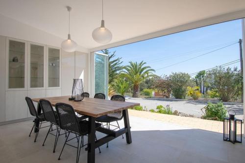 Pomba beautifully renovated with heated pool! - image 5
