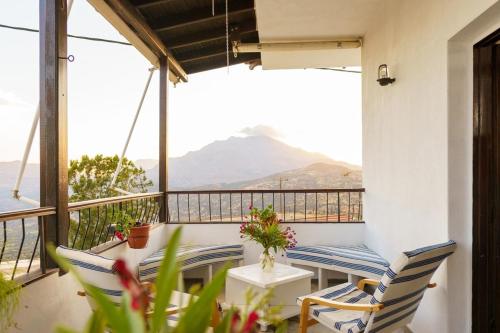 EMPHASIS Traditional House with Jacuzzi & Bicycles in Kourites