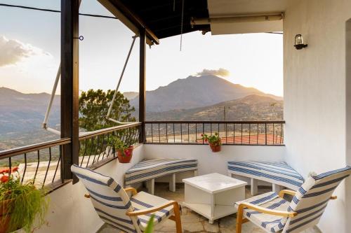 EMPHASIS Traditional House with Jacuzzi & Bicycles in Kourites