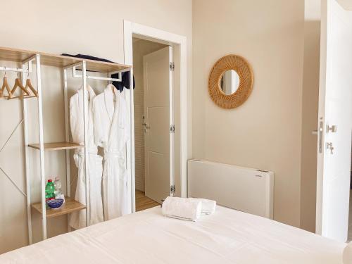 Deluxe Double Room with Balcony and Sea View image 10