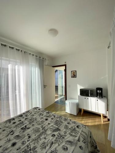 Edícula no Norte da Ilha (Edicula no Norte da Ilha) in 卡舒埃拉杜邦熱蘇斯