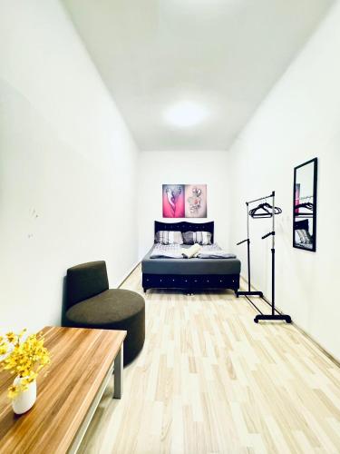 Modern Private Rooms in 3BR Apartment Near FAC Platz, Vienna