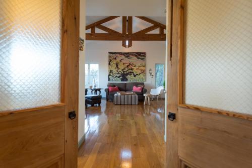 The River Road Retreat at Lake Austin-A Luxury Guesthouse Cabin & Suite