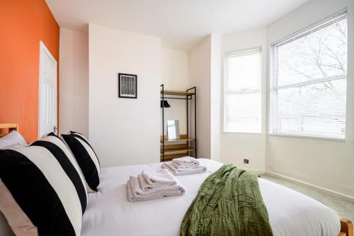 Stylish Modern Manchester Home - Perfect for Work, Leisure & Stadium Visits with Parking, Манчестер (фото 11)