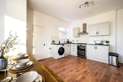 Stylish Modern Manchester Home - Perfect for Work, Leisure & Stadium Visits with Parking, Манчестер (фото 7)
