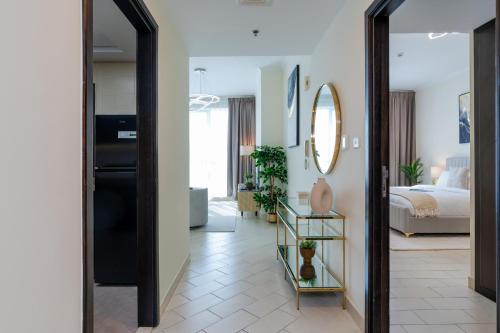 Classy Upgraded - High Floor - Prime Location - image 7