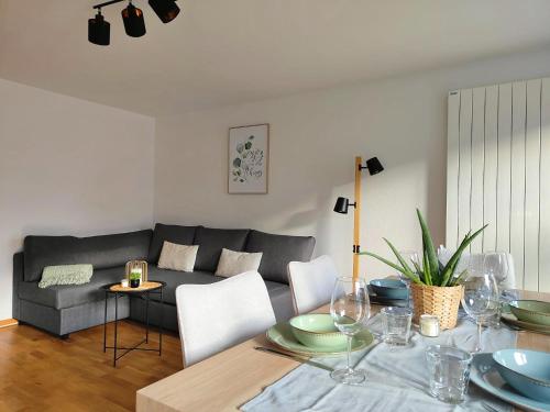 منزل  متر مربع من 1 غرفة و1 حمام خاص في Frutigen Town Center (Central I 20 min to Interlaken and Adelboden) in Frutigen Town Center