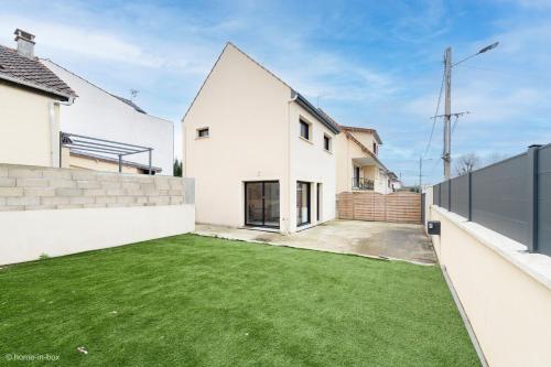 Have, Maison Design 2 CH proche CDG, Paris in Tremblay-en-France