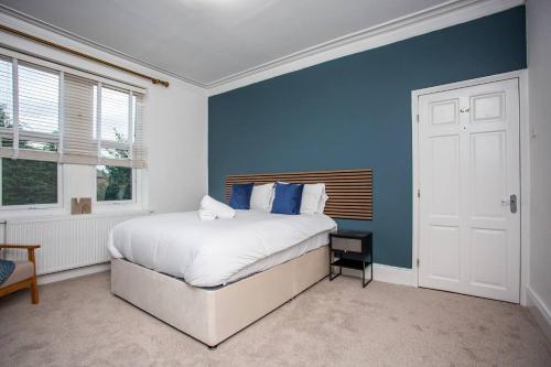 Vacant Nests - The South View in Wickham