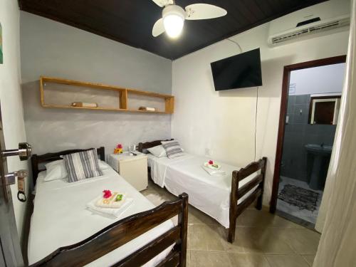 2 twin beds