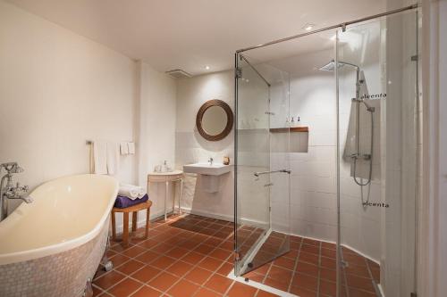 room detail thumbnail 2