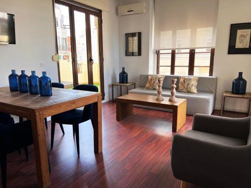 Superior Two-Bedroom Apartment with Two Terraces - Avenida Maria Cristina 6 image 3