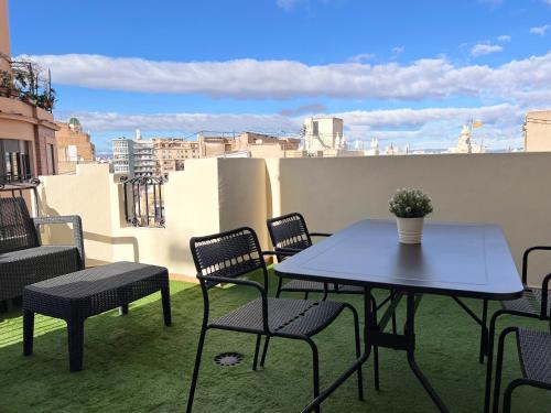 Superior Two-Bedroom Apartment with Two Terraces - Avenida Maria Cristina 6 image 7