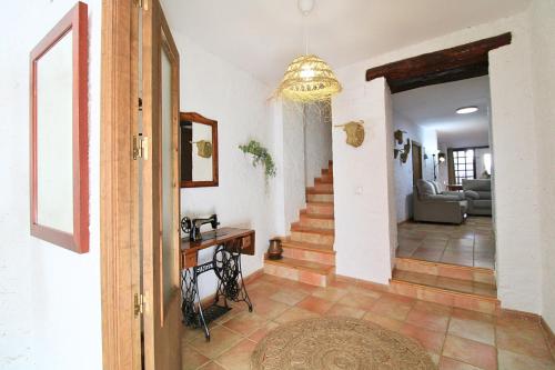 Előcsarnok, La Casa de la Tierra by SIERRA VIVA in Linares De La Sierra