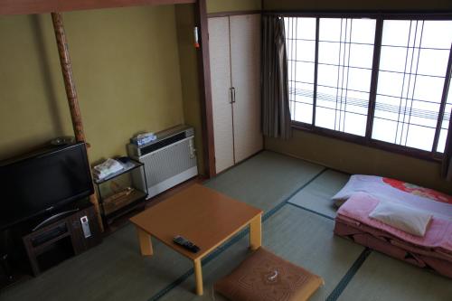 room detail thumbnail 1
