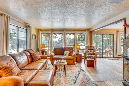 Deck and Fire Pit Cozy Cabin at Terrace Lakes!