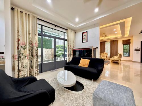 Villa with Pool, Karaoke, Snooker Villa with Pool, Karaoke, Snooker