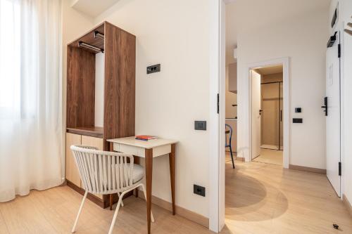 One-Bedroom Apartment image 5
