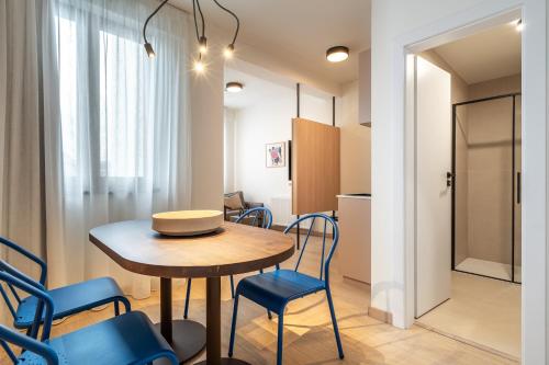 One-Bedroom Apartment image 3
