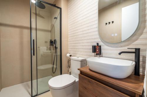 One-Bedroom Apartment image 1