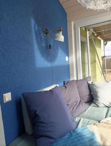 1 queen bed, 1 double bed