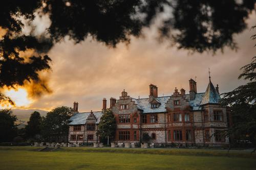 ทัศนียภาพภายนอกโรงแรม, Caer Rhun Hall Hotel in คอนวี