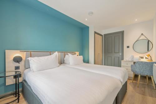 Holyrood Aparthotel - image 4