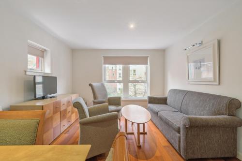 Holyrood Aparthotel - image 14