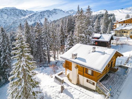  Chalet Soldanella by Arosa Holiday in Arosa