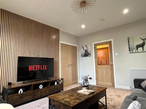 Panmure by CENTRAL SERVICED APARTMENTS - 2 Double Bedrooms - Monifieth - Sleeps 4 - Modern & Unique  in Monifieth