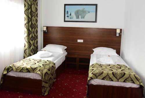 2 twin beds