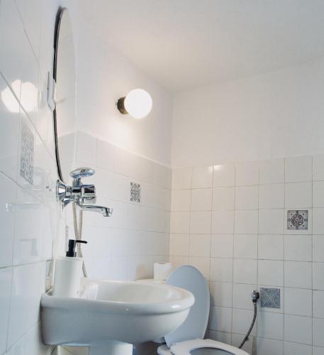 Double Room image 6