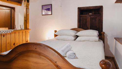 Double Room image 3