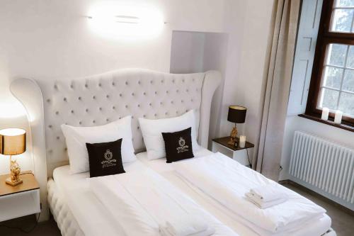 Luxurious Castle Retreat in Austria Little Versailles with Nearby Spas