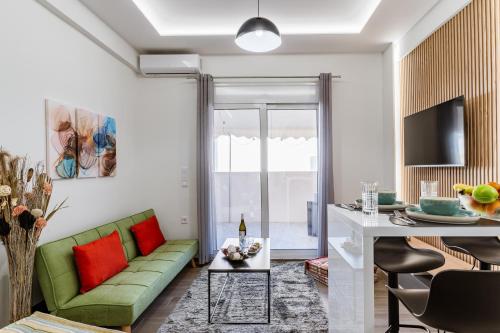 Bright Apartment in Athens City Center 2 Bedrooms with Terrace, Atenas