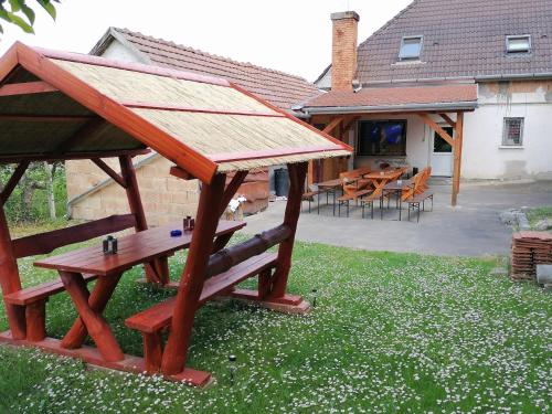 Garden, Kettos Csarda Szallashely Bocfolde in Zalaegerszeg