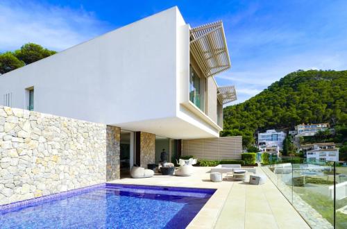 Modern Villa With Sea View