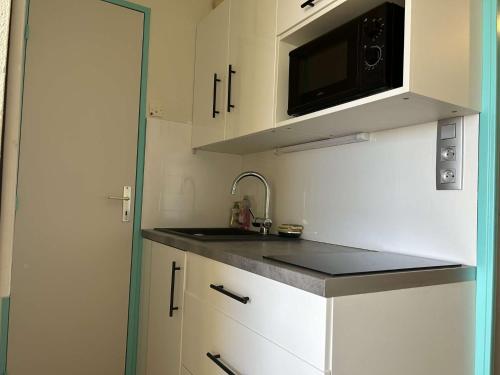 One-Bedroom Apartment image 10