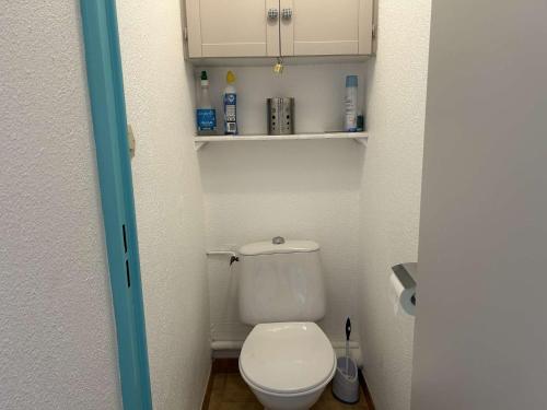 One-Bedroom Apartment image 8