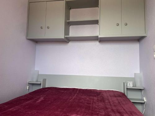 One-Bedroom Apartment image 6
