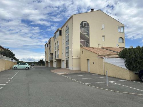One-Bedroom Apartment image 2