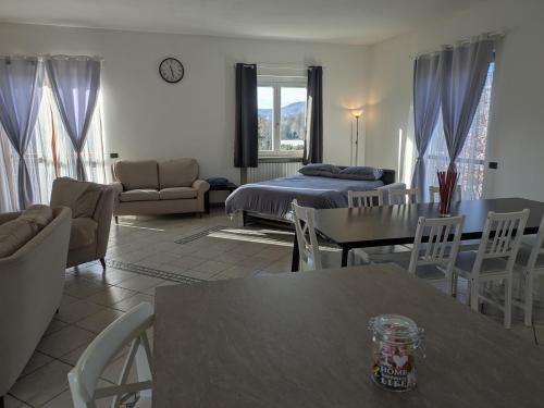共用Lounge/電視區, CAV Casa del vecchio faggio - 4 stelle - Nebbiuno Lago Maggiore in 內比烏諾