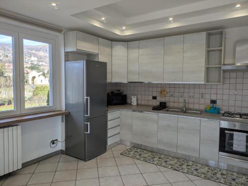 廚房, CAV Casa del vecchio faggio - 4 stelle - Nebbiuno Lago Maggiore in 內比烏諾