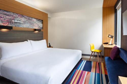 Guest Room, 1 King room in Aloft by Marriott Jacksonville Tapestry Park